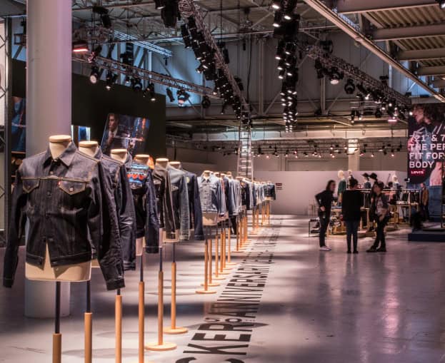 Esposizione di giacche denim al Levi's Superstudio + evento moda.