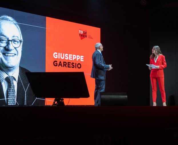 Giuseppe Garesio sul palco durante un evento a Torino.