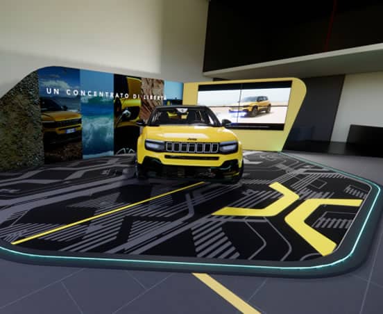 Auto sportiva gialla in esposizione in uno stand moderno.
